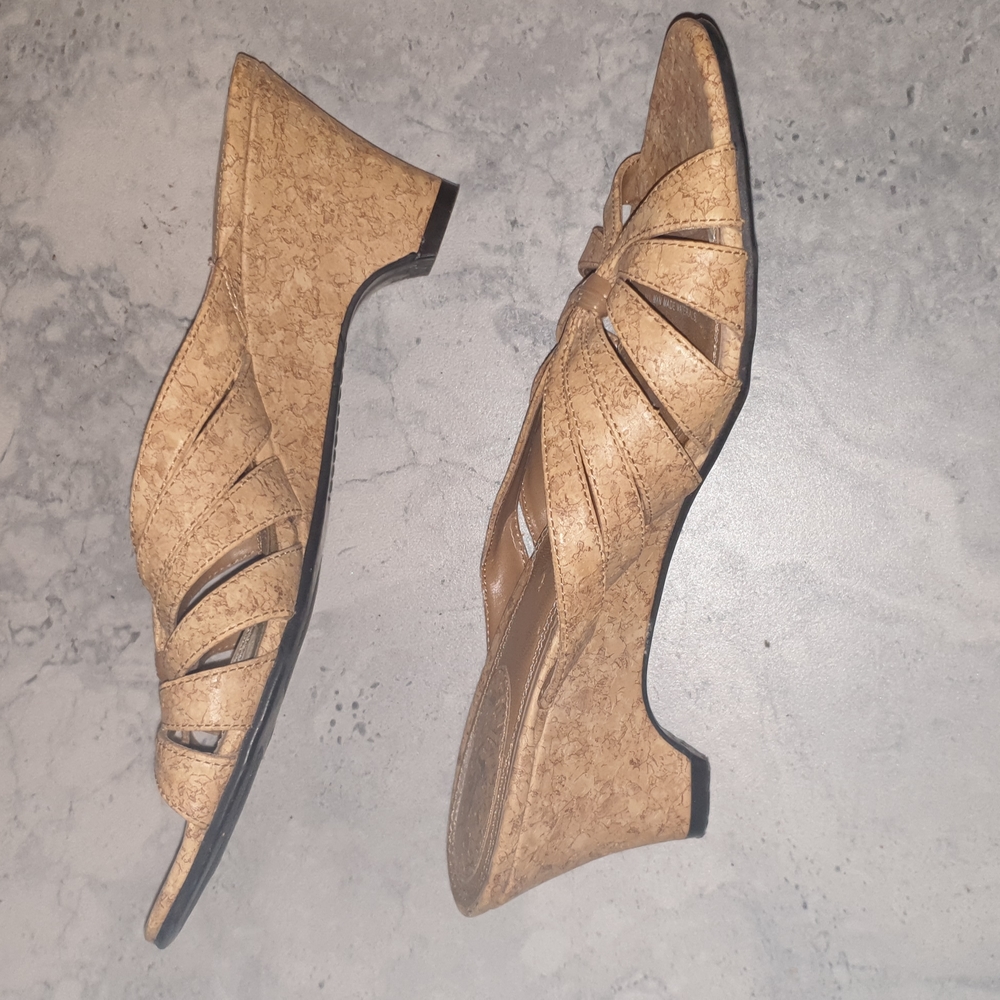 Life Strides Natchez Cork Slip In Wedge Sandals Size 7.5